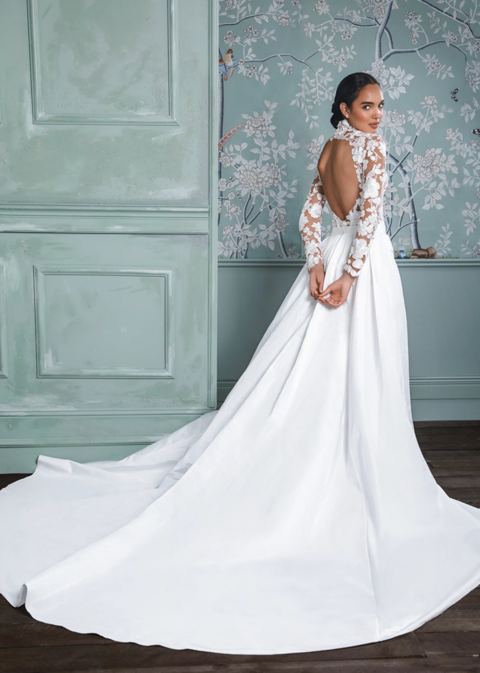 The Solana Train by Anne Barge is cathedral length detachable train of Moiré Taffeta in Silk White.