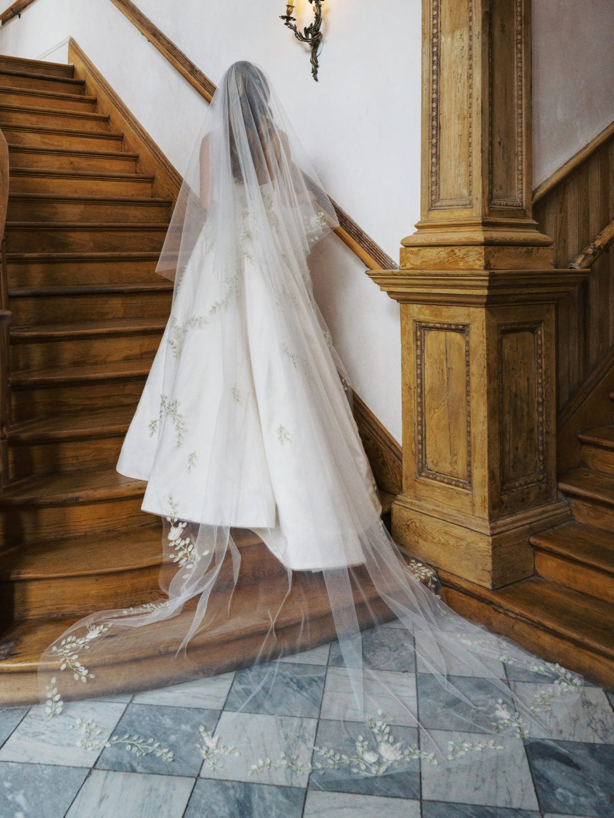 Anne Barge Pearl and crystal veil Anne Barge Unveils Fall 2026 Bridal Collection - Los Angeles  main image 2