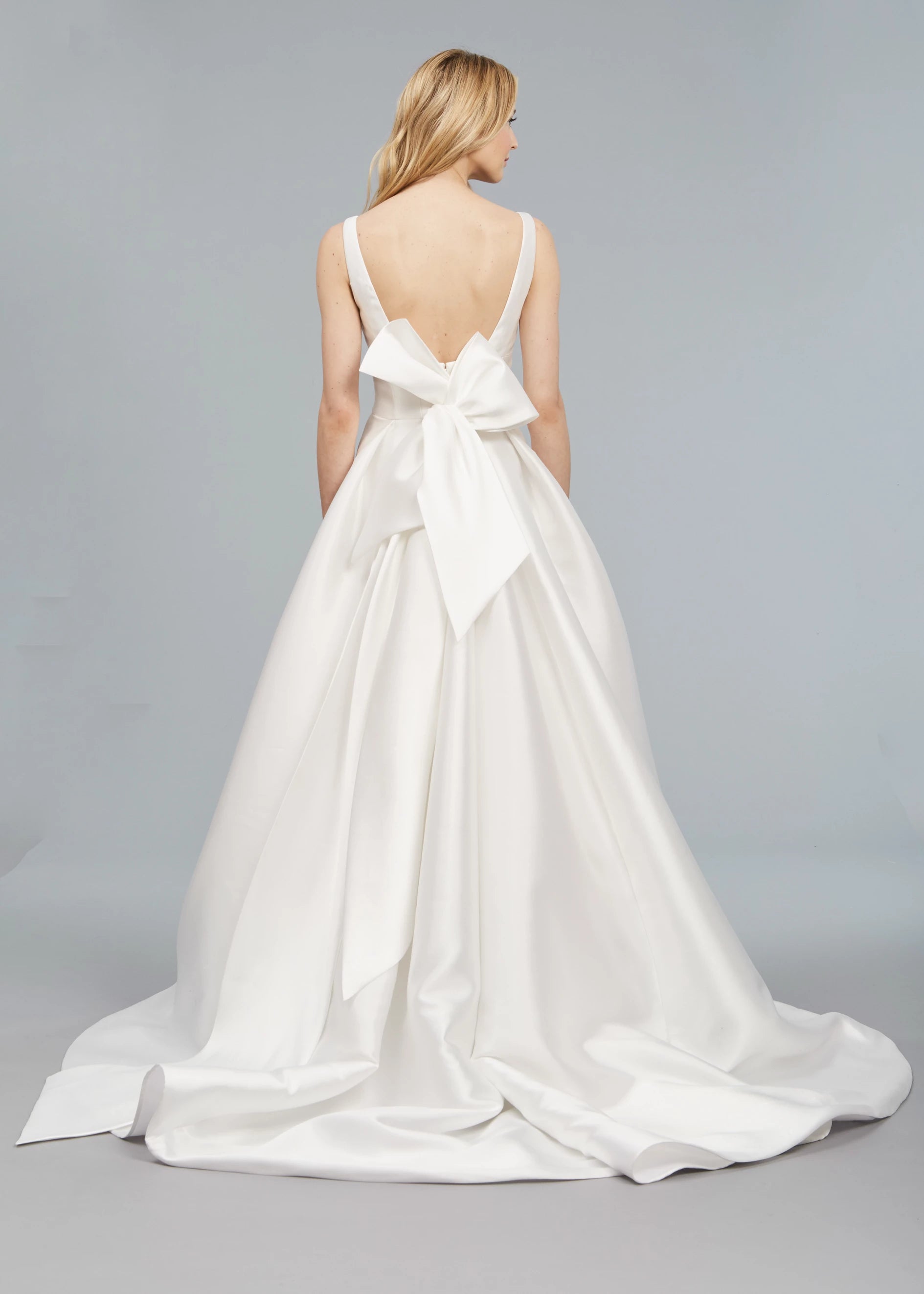 The Blue Willow Couture Bow is an origami style bow of Mikado with long extended tails in Silk White and Pearl.