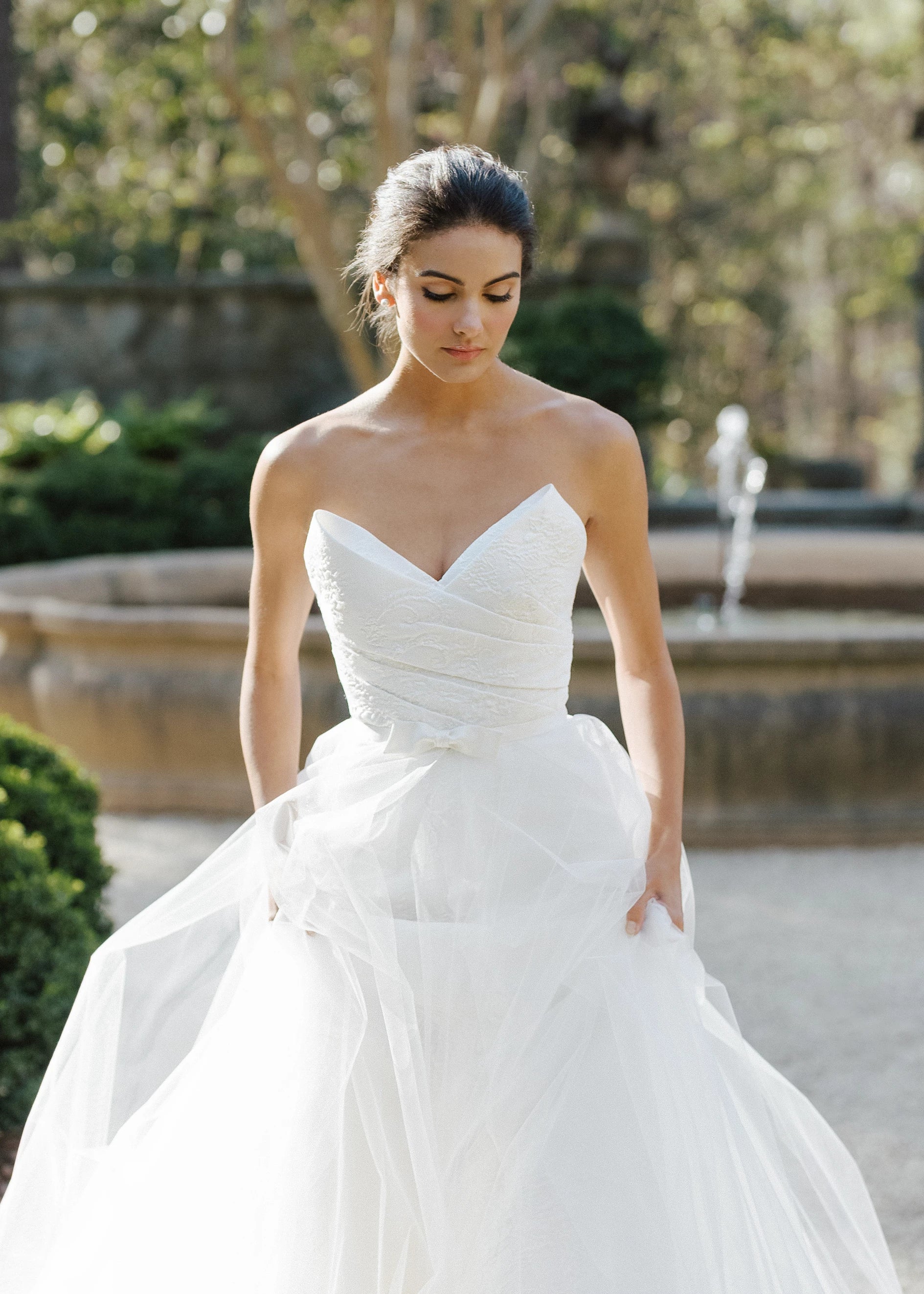The Coretta Overskirt by Anne Barge is a Tulle overskirt with Silk Organza waistband featuring a tuxedo style bow in Silk White.