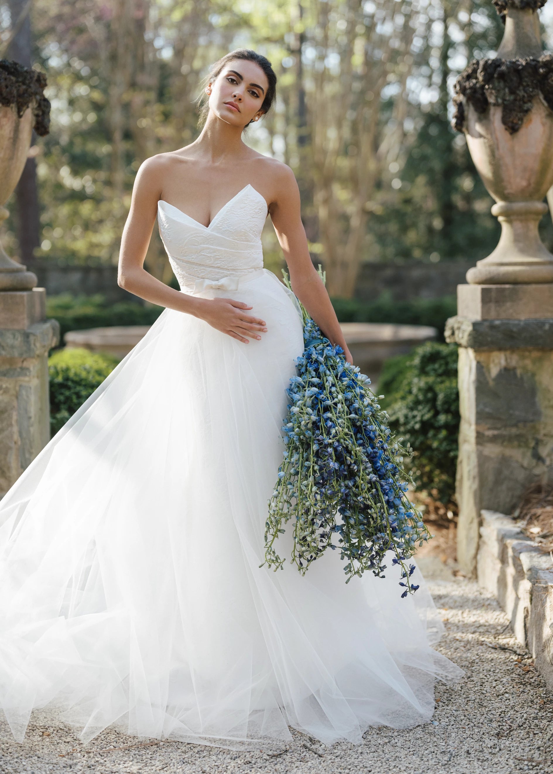 The Coretta Overskirt by Anne Barge is a Tulle overskirt with Silk Organza waistband featuring a tuxedo style bow in Silk White.