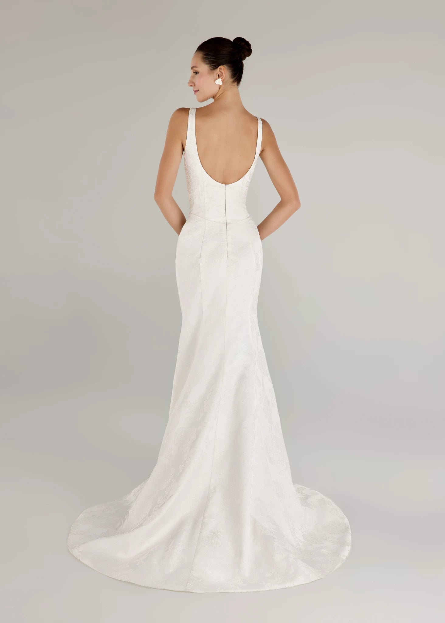 The Kiawah gown is a square neckline fit and flare gown of Embossed Jacquard with curved drop waist in Pearl.