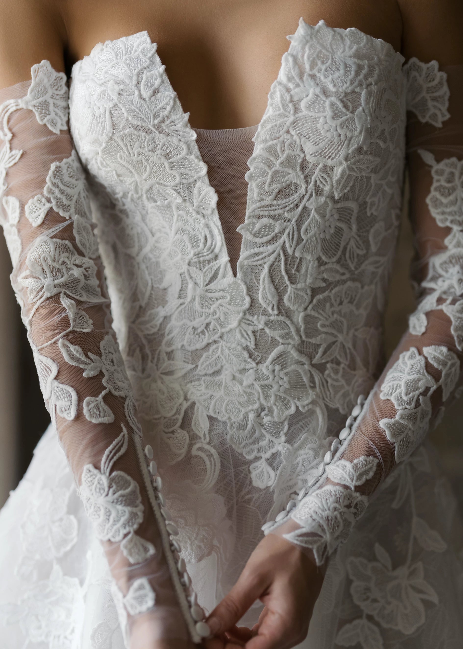 The Blue Willow Penrose Gloves are Illusion tulle fingerless gloves appliquéd with Floral Vine Embroidery in Silk White.