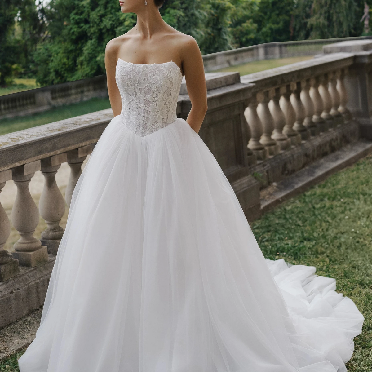 anne barge wedding dresses Noblesse Veil featuring a scallop hem Anne Barge Wedding Dresses: Bridal