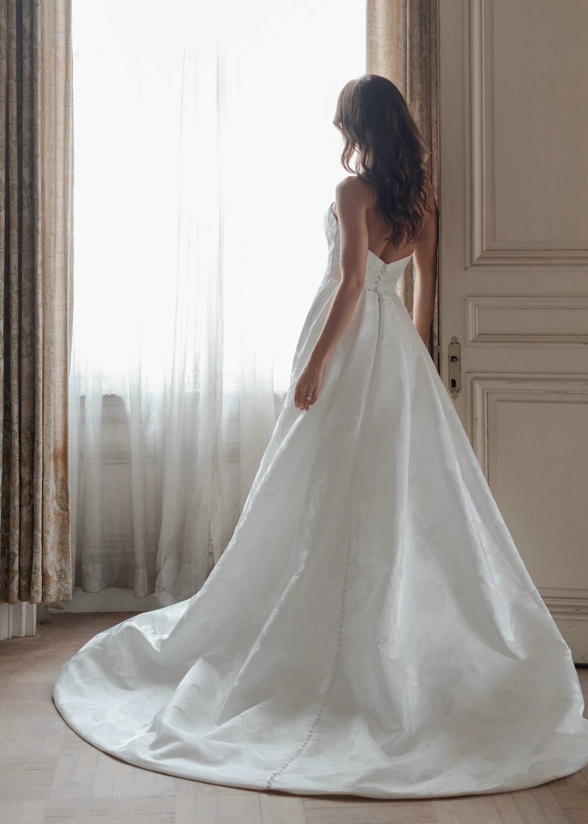The Blue Willow Rinaldo Train is a dramatic pleated detachable train of Magnolia Jacquard with buttons to the hem in Silk White.